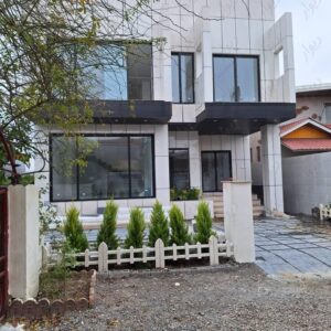 ویلای ارزنده استخردار.حیاط با صفا.نزدیک خانه دریا