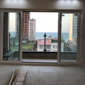 آپارتمان ۱۳۰ متر دید دریا نوساز خط دریا سرخرود