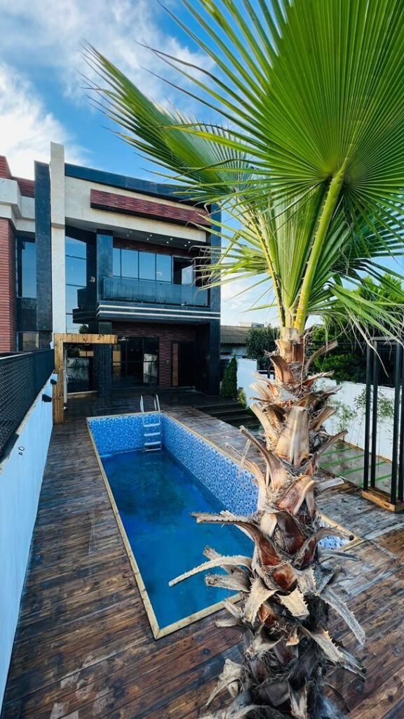 فروش ویلا در محمودآباد استخر دار