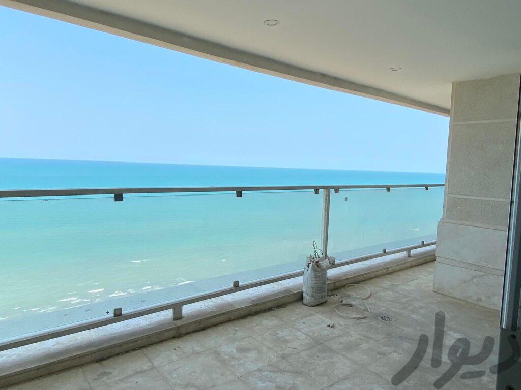 واحد ۱۳۸ متری چند قدمی ساحل با ویو همیشگی دریا